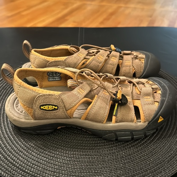 Keen Newport H2 Sandal Size 7 - Picture 2 of 6